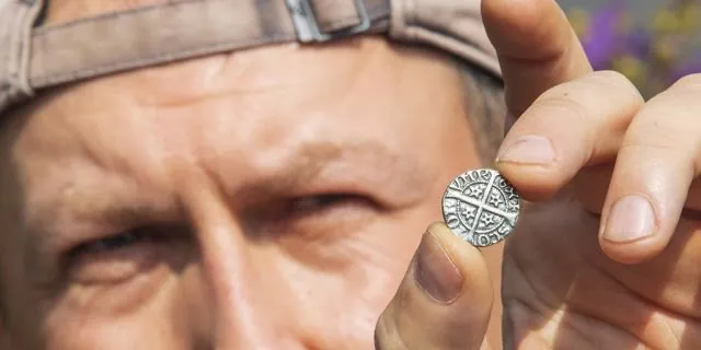 Metal detector enthusiast uncovers amazing coins on ancient, bloody battlesite